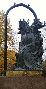 Памятник Низами Гянджеви в Санкт-Петербурге